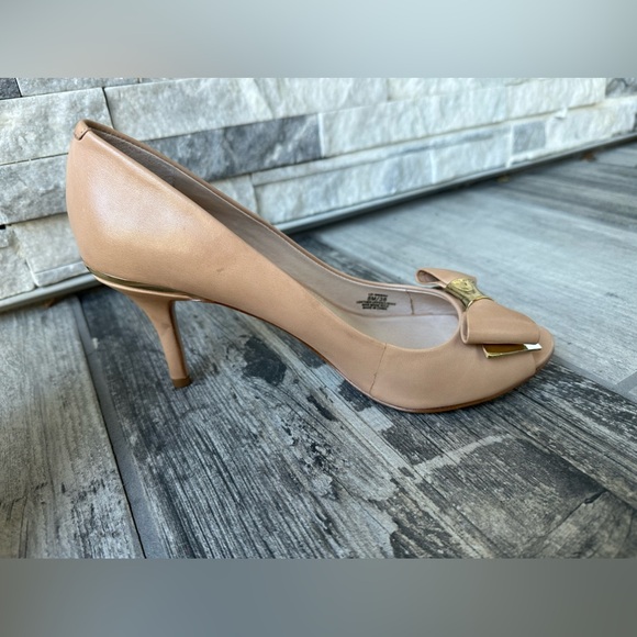 Louise et Cie Bow Tie Nude Neutral Minimalist Kitty Heel Peep Toe Shoes Size 6 - Picture 5 of 15